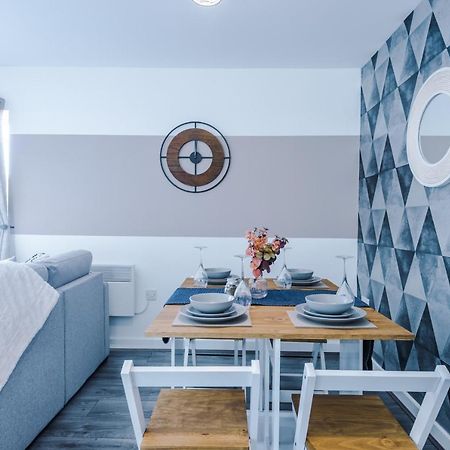 Stunning 2 Bed Apt By Greenstay Serviced Accommodation - Located In Formby Village - Perfect For Short & Long Stays - Couples, Friends & Families & Business Travellers All Welcome - Dog Friendly - 7 المظهر الخارجي الصورة