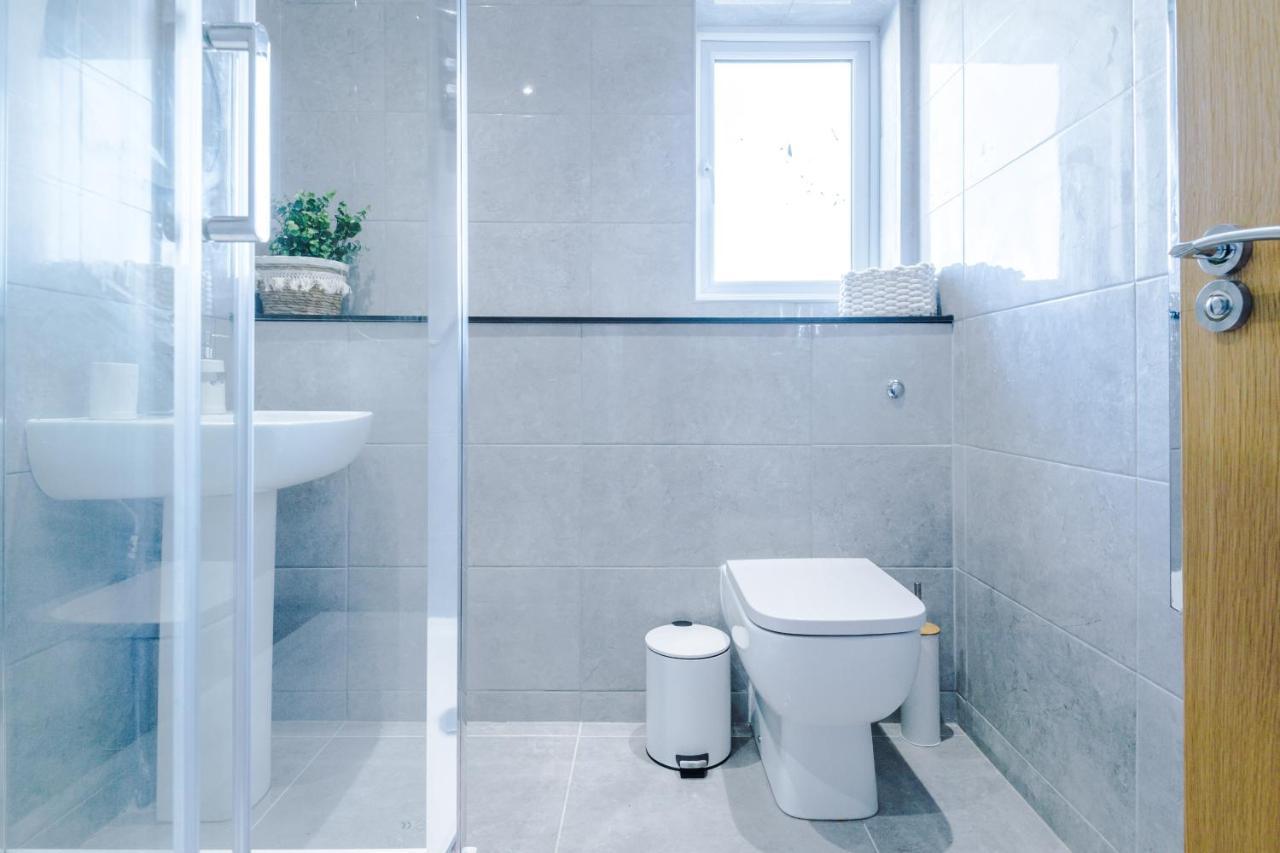 Stunning 2 Bed Apt By Greenstay Serviced Accommodation - Located In Formby Village - Perfect For Short & Long Stays - Couples, Friends & Families & Business Travellers All Welcome - Dog Friendly - 7 المظهر الخارجي الصورة