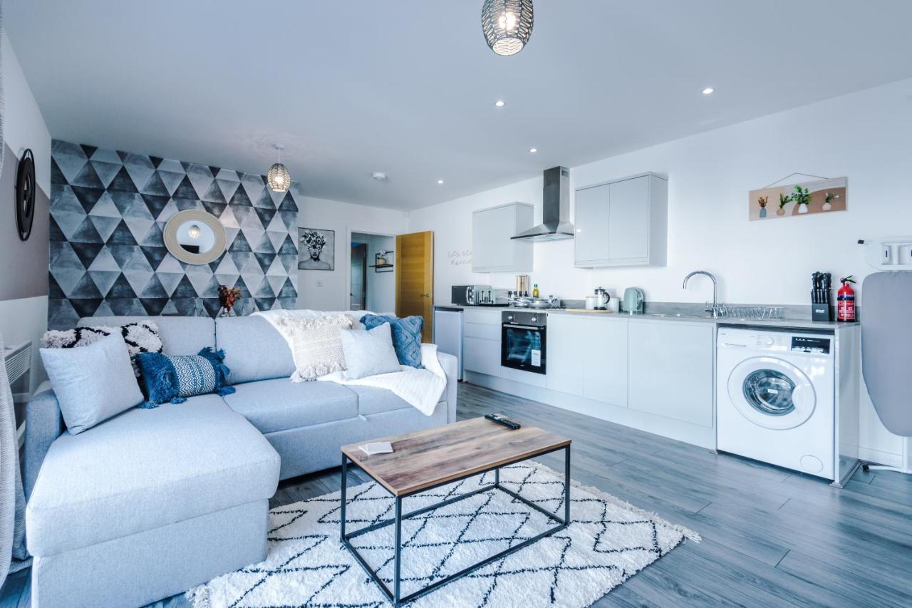 Stunning 2 Bed Apt By Greenstay Serviced Accommodation - Located In Formby Village - Perfect For Short & Long Stays - Couples, Friends & Families & Business Travellers All Welcome - Dog Friendly - 7 المظهر الخارجي الصورة