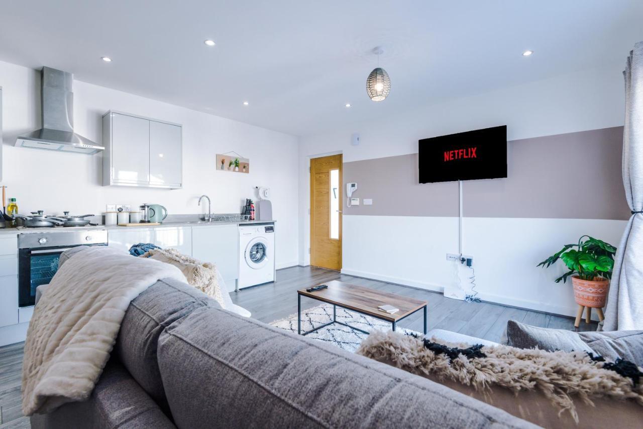 Stunning 2 Bed Apt By Greenstay Serviced Accommodation - Located In Formby Village - Perfect For Short & Long Stays - Couples, Friends & Families & Business Travellers All Welcome - Dog Friendly - 7 المظهر الخارجي الصورة
